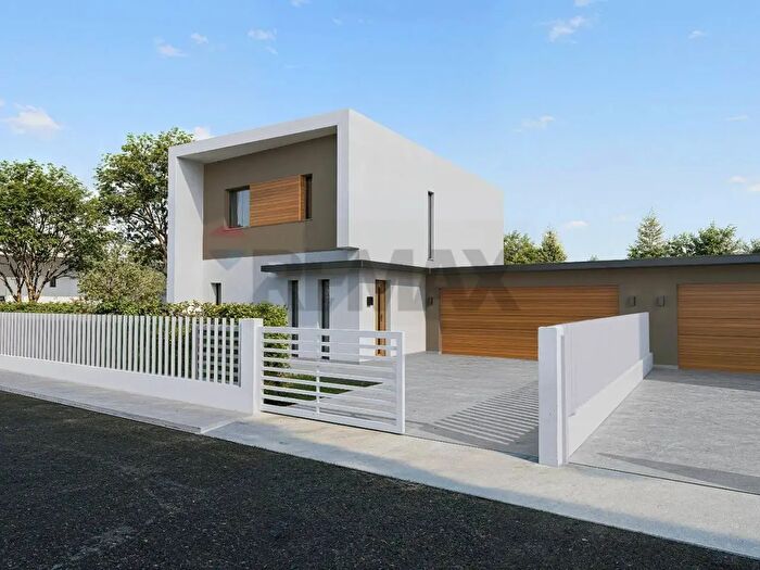 Casa con 5 locali in vendita in Via Confine, Montebelluna