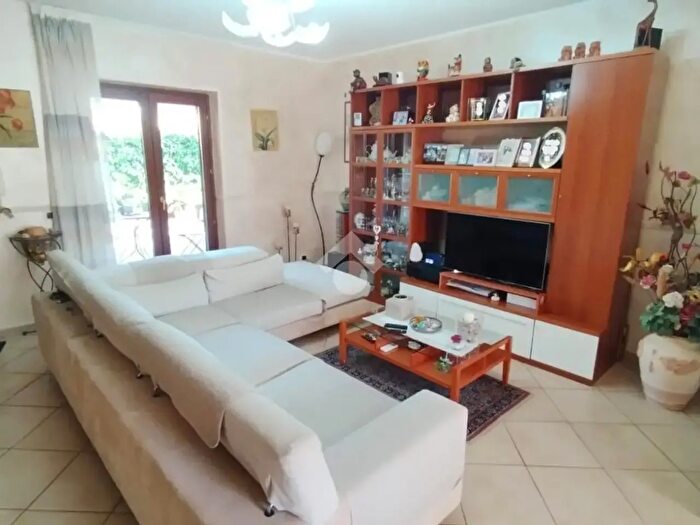 Casa con 5 locali in vendita in Viale Cavour, Cervaro