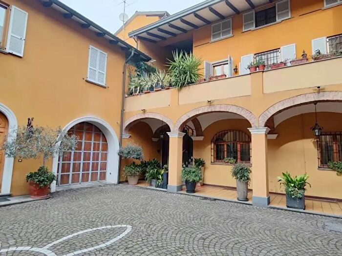 Appartamento trilocale in vendita in Via Borghetto, Piacenza