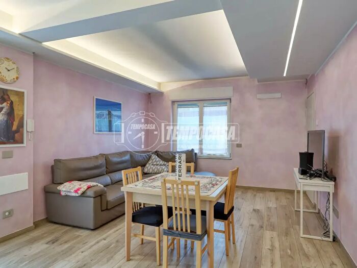 Casa quadrilocale in vendita in Arcisate