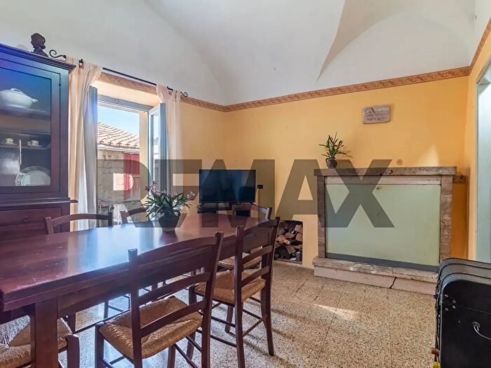 Appartamento trilocale in vendita in Via Montebello, Ischia Di Castro