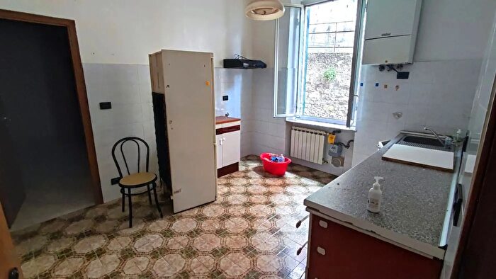 Appartamento quadrilocale in vendita in Via Ponza, Genova