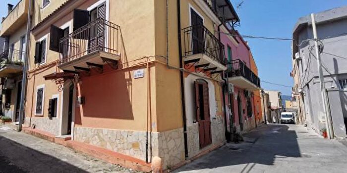 Casa con 5 locali in vendita in Via Teatro, Furnari