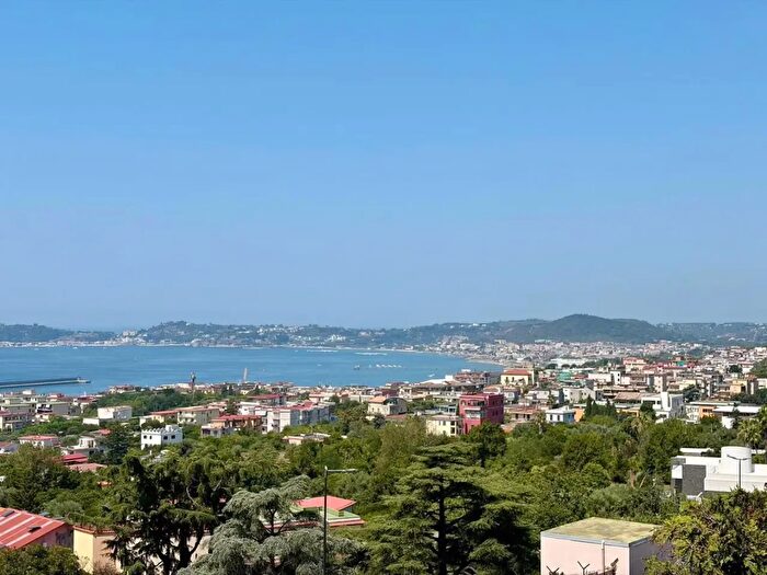 Appartamento quadrilocale in affitto in Via Domitiana, Pozzuoli