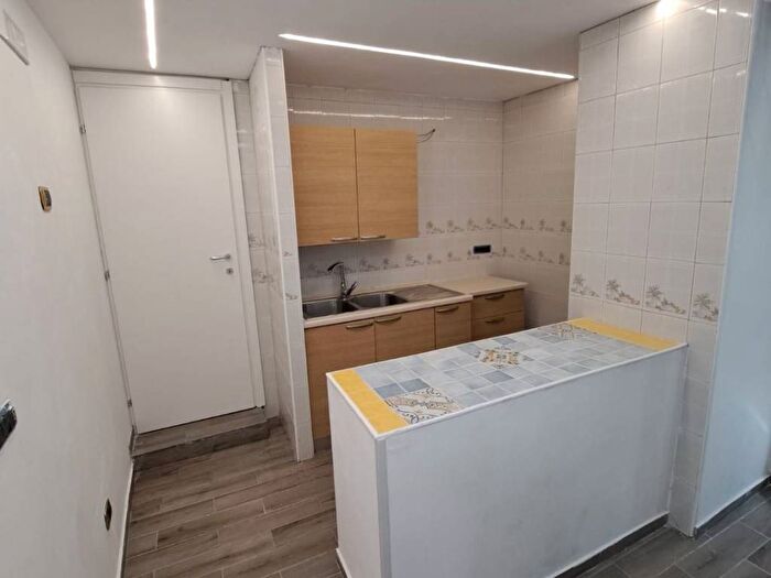 Appartamento bilocale in affitto in Via Roma, Candida