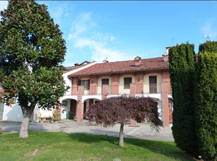Casa con 6 locali in vendita in Via Villafalletto, Fossano