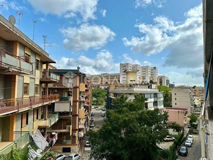 Appartamento trilocale in vendita in Via Lia Vico I, Reggio Calabria