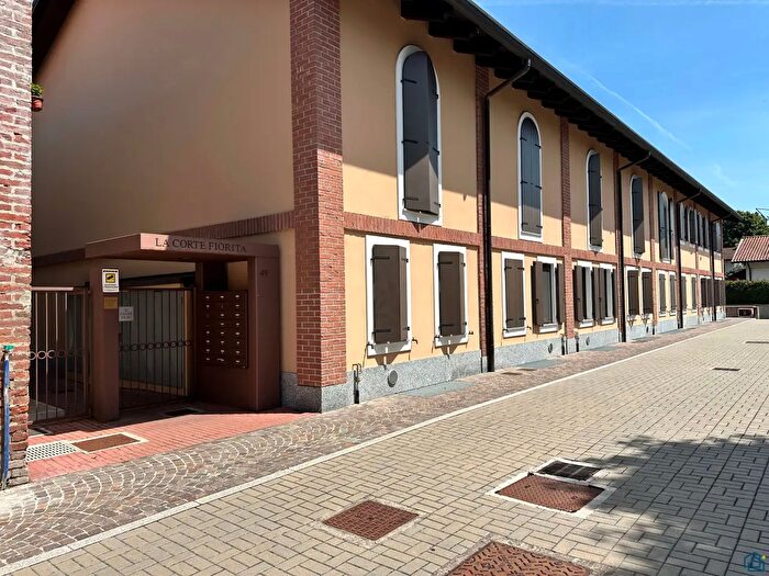 Appartamento trilocale in vendita in Via Marconi, Buscate