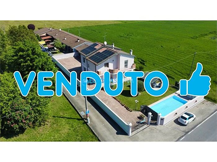 Casa con 7 locali in vendita in Via Cesare Militare Moglia Mn, Moglia