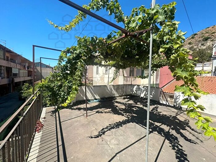 Casa con 7 locali in vendita in Santa Margherita, Messina