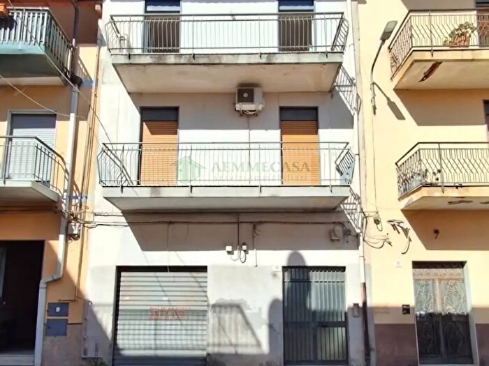 Casa con 6 locali in vendita in Via Vincenzo Gemito, Catania