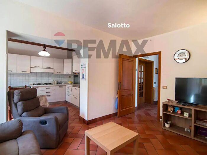 Casa con 8 locali in vendita in Via Trento, Roccastrada