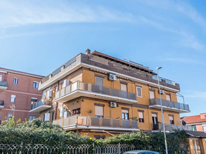 Appartamento trilocale in vendita in Via Florinas, Fiumicino