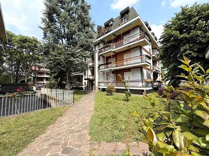 Appartamento trilocale in vendita in Appartamento Via Ugo Foscolo, Cernusco Sul Naviglio