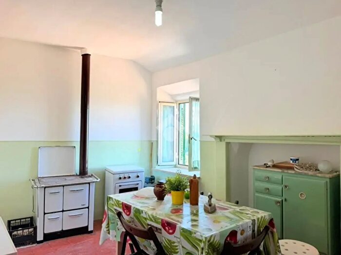 Appartamento trilocale in vendita in Via Orazio Massari, Casperia