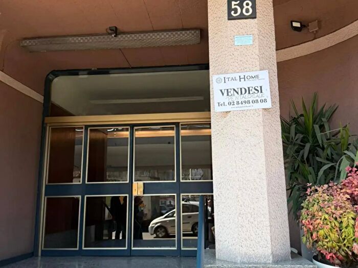 Appartamento quadrilocale in vendita in Viale Monte Ceneri, Milano