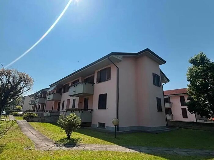 Appartamento trilocale in vendita in Via Gandhi, Abbiategrasso