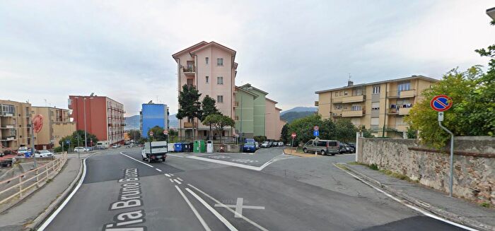 Appartamento con 5 locali in vendita in Via Achille Grandi, Savona