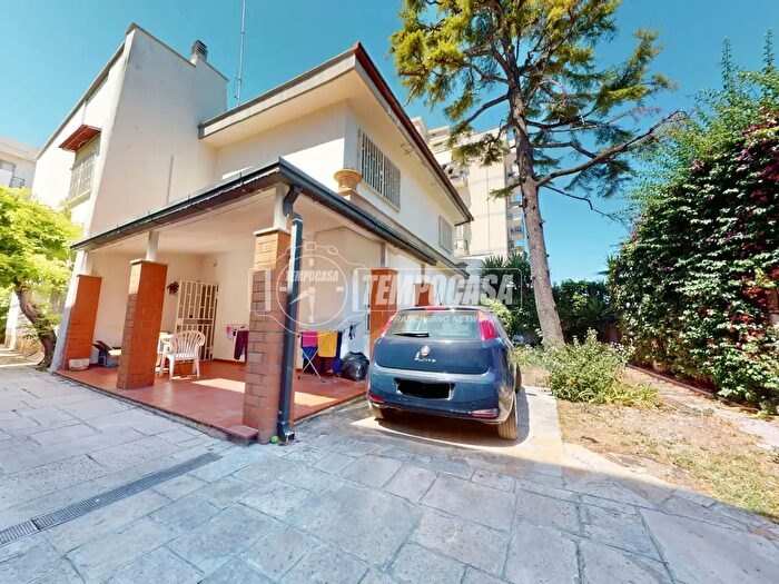 Casa con 6 locali in vendita in Via Ospedale di Venere, Bari