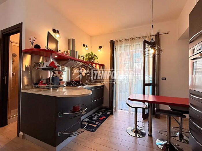 Appartamento quadrilocale in vendita in Via Cusano Milanino, Roma