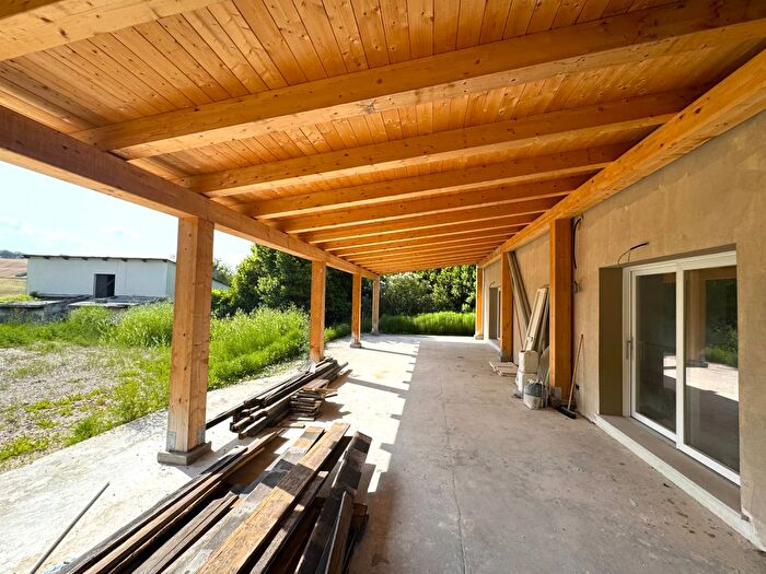 Casa con 5 locali in vendita in Contrada Camera Snc, Fermo