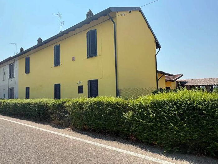 Casa con 5 locali in vendita in Gambolo'