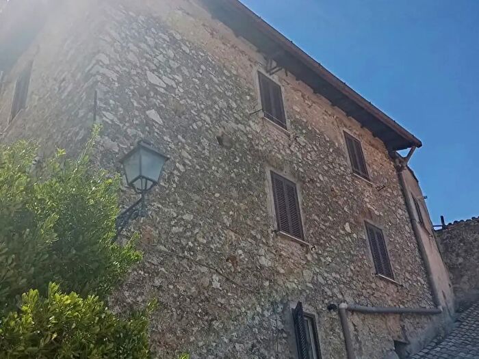 Casa con 5 locali in vendita in Via Montello, Roviano