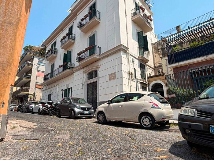Appartamento monolocale in affitto in Via Pontano, Piazza Amedeo Parco Margherita, Napoli
