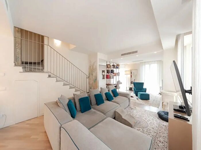 Appartamento con 5 locali in vendita in Via Cavallotti, Monza