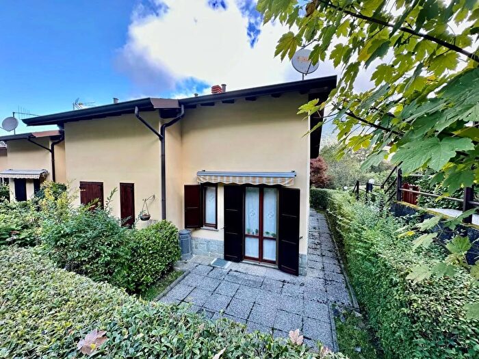 Casa trilocale in vendita in Via S Pellico, Cortenova