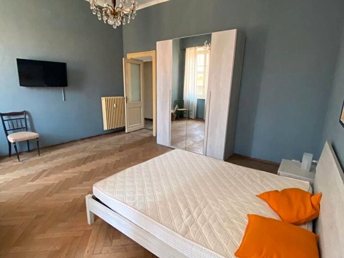 Appartamento quadrilocale in affitto in Via della Rocca, Torino