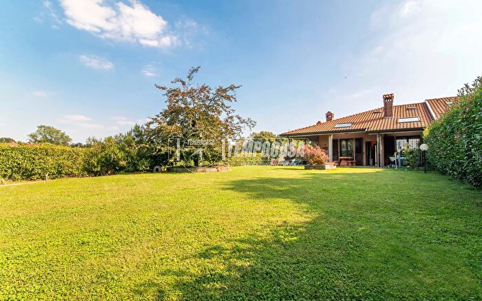 Casa quadrilocale in vendita in Via Valassina, Paderno Dugnano