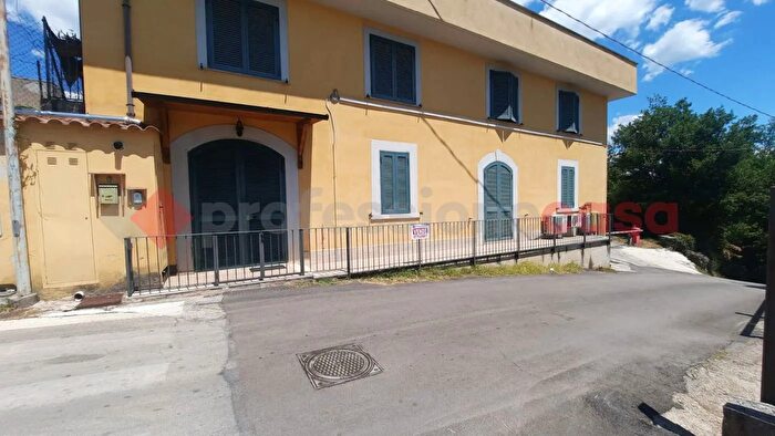 Appartamento quadrilocale in vendita in Contrada Colleberardi Snc, Veroli