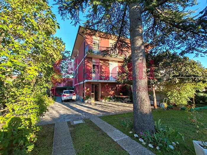 Appartamento con 5 locali in vendita in Via Valtriano, Fauglia