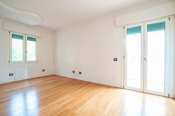 Casa con 8 locali in vendita in Via Firenze, Villafranca Padovana