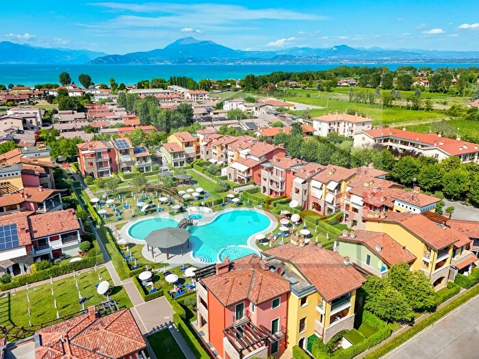 Appartamento trilocale in vendita in Via Leonardo da Vinci, Sirmione