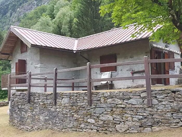 Casa trilocale in vendita in Località Porta, Borgomezzavalle