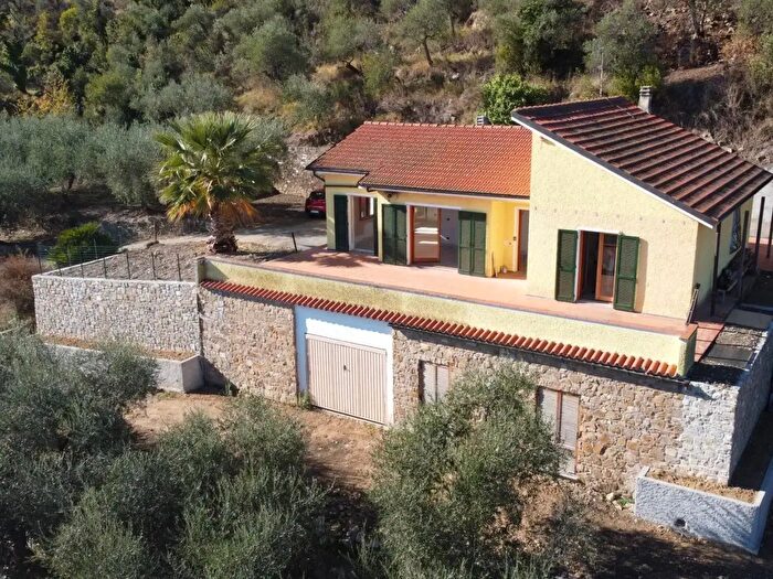 Casa quadrilocale in vendita in Via Lallina, Diano Marina