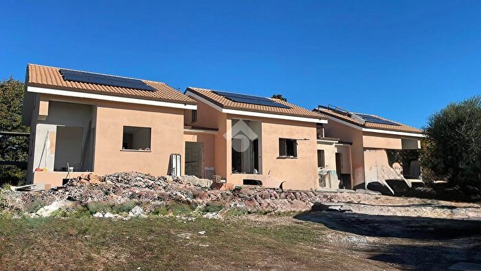 Casa trilocale in vendita in Via di Colle Bonacqua, Lariano