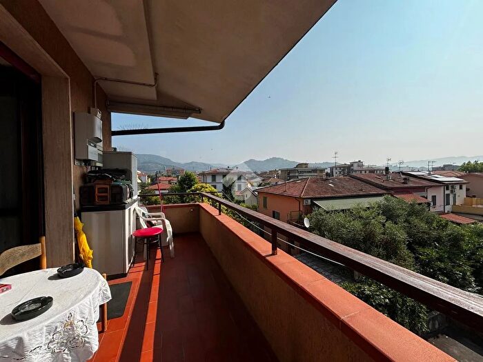 Appartamento quadrilocale in vendita in Via Petrarca, Montecatini Terme