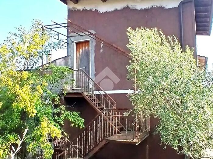 Casa trilocale in vendita in Via Paliano, Serrone