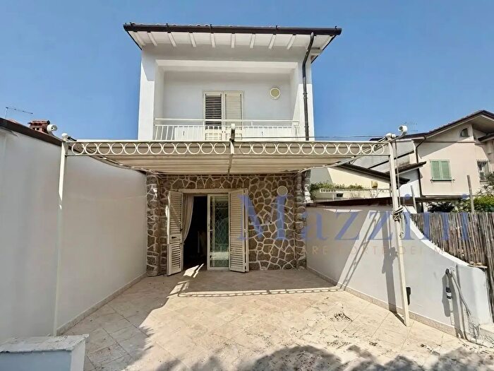 Casa con 6 locali in vendita in Via Agnelli, Forte Dei Marmi