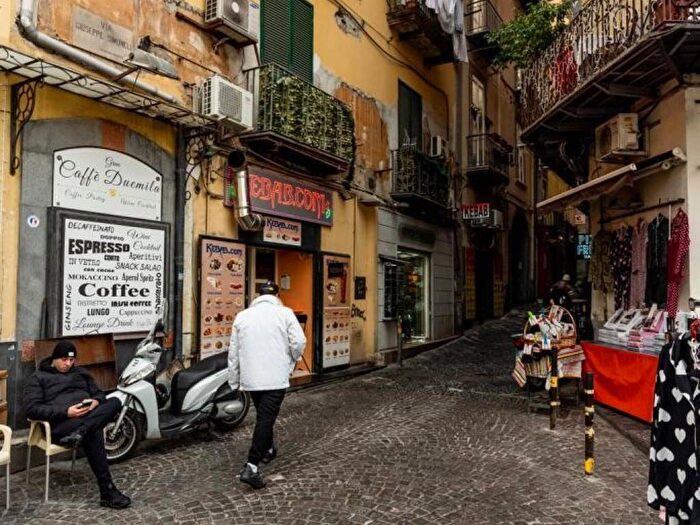 Appartamento monolocale in affitto in Via Giuseppe Simonelli, Monte Santo, Napoli