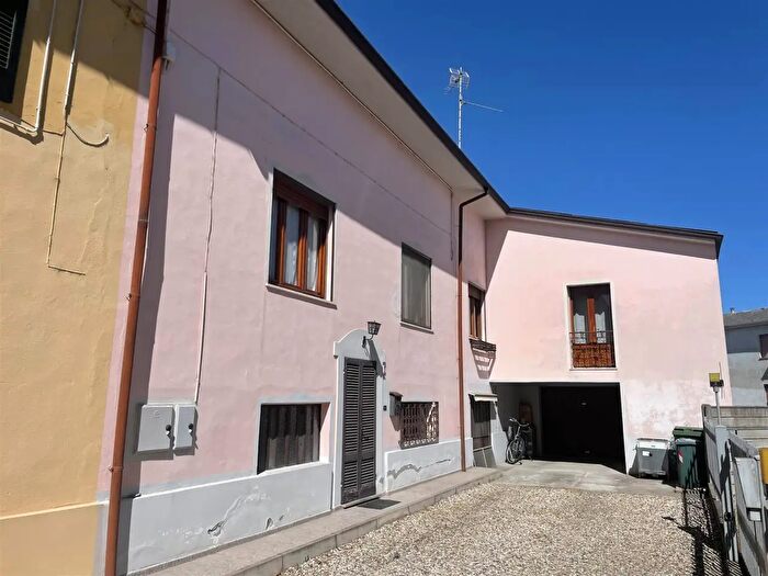 Case in Vendita e in Affitto - 2