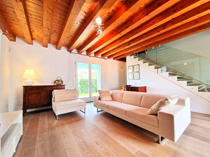 Casa con 9 locali in vendita in Oderzo