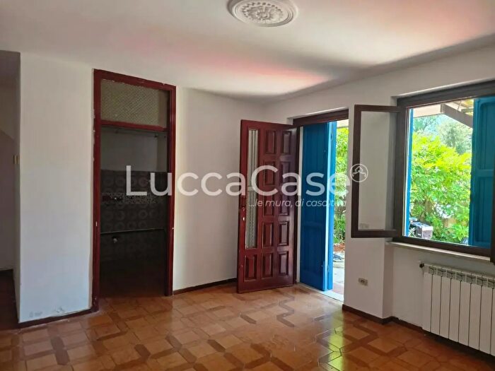 Appartamento quadrilocale in vendita in Elle Barbate, Camaiore