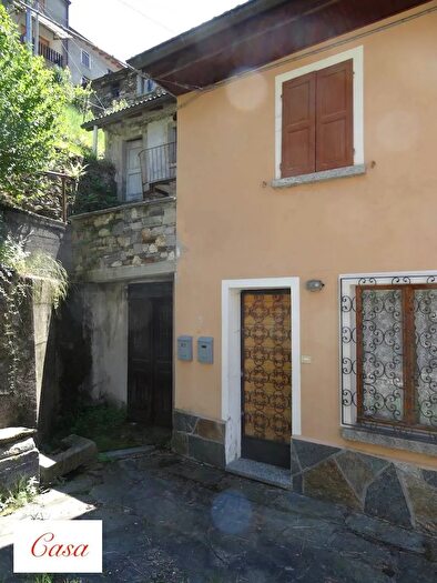 Casa con 8 locali in vendita in Gurro