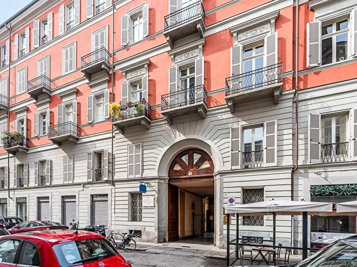 Appartamento quadrilocale in affitto in Via San Francesco da Paola, Torino