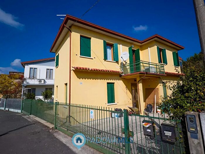 Appartamento trilocale in vendita in Via Tripoli B, Selvazzano Dentro