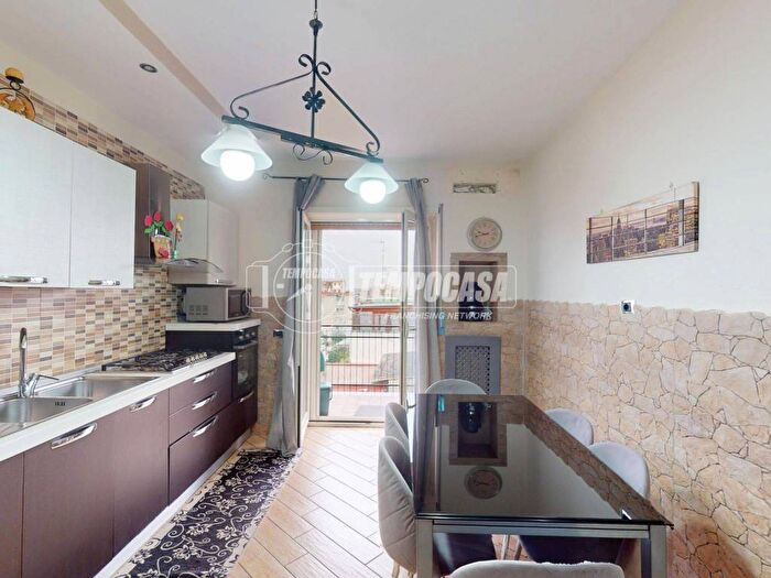 Appartamento trilocale in affitto in Via Giosuè Carducci, Centro, Casoria